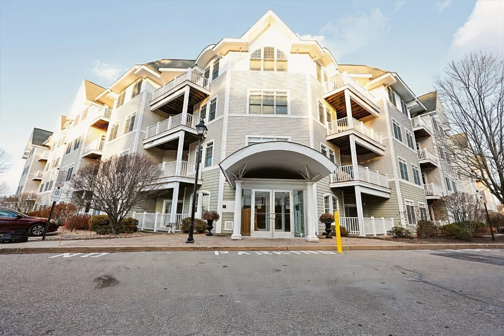 614 Pond St, Braintree