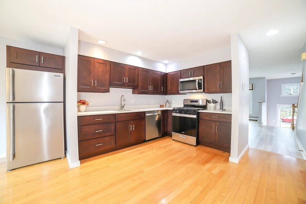 64 Camelot Dr, Tatnuck