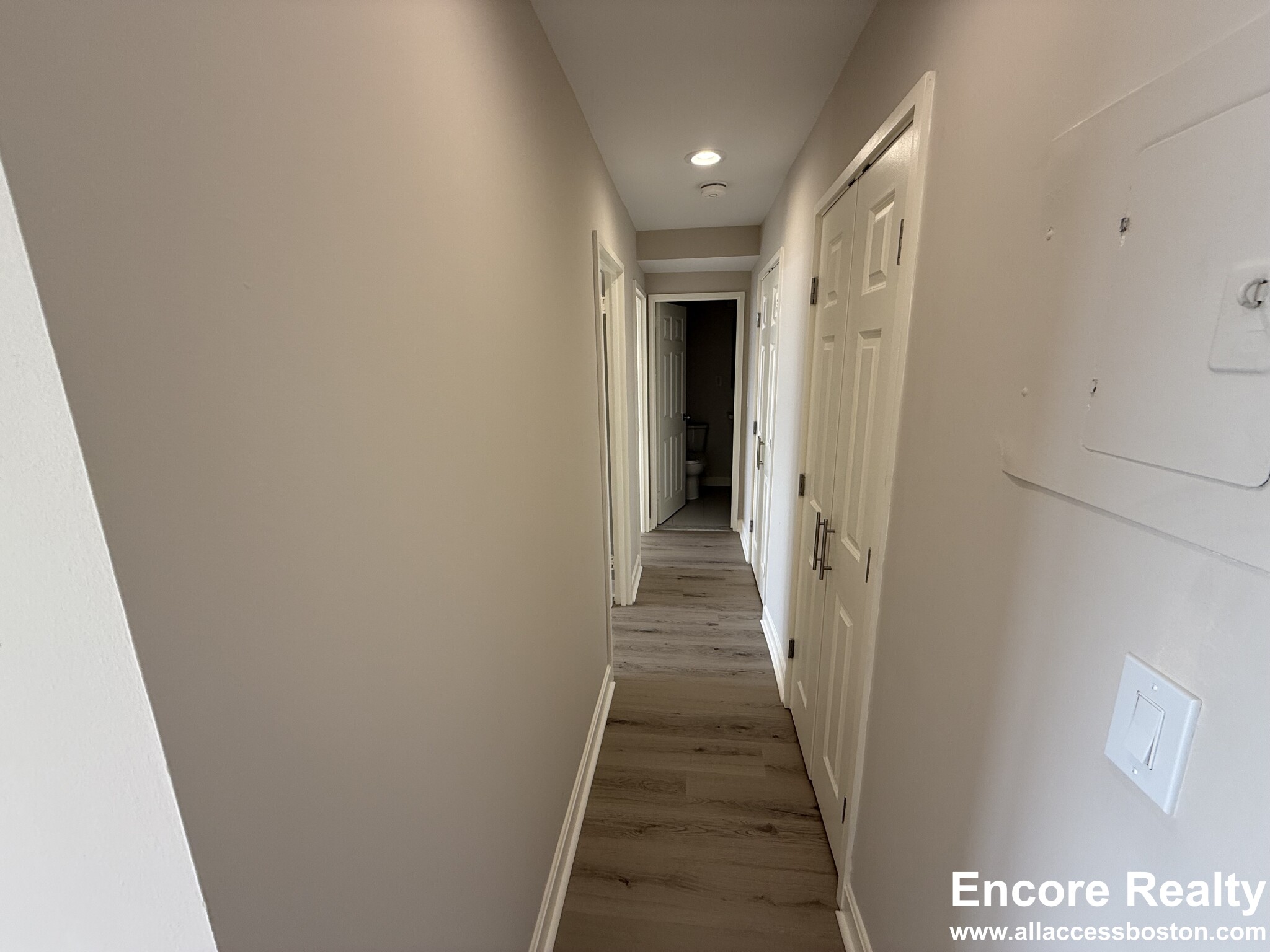 700 Huron Ave, Strawberry Hill