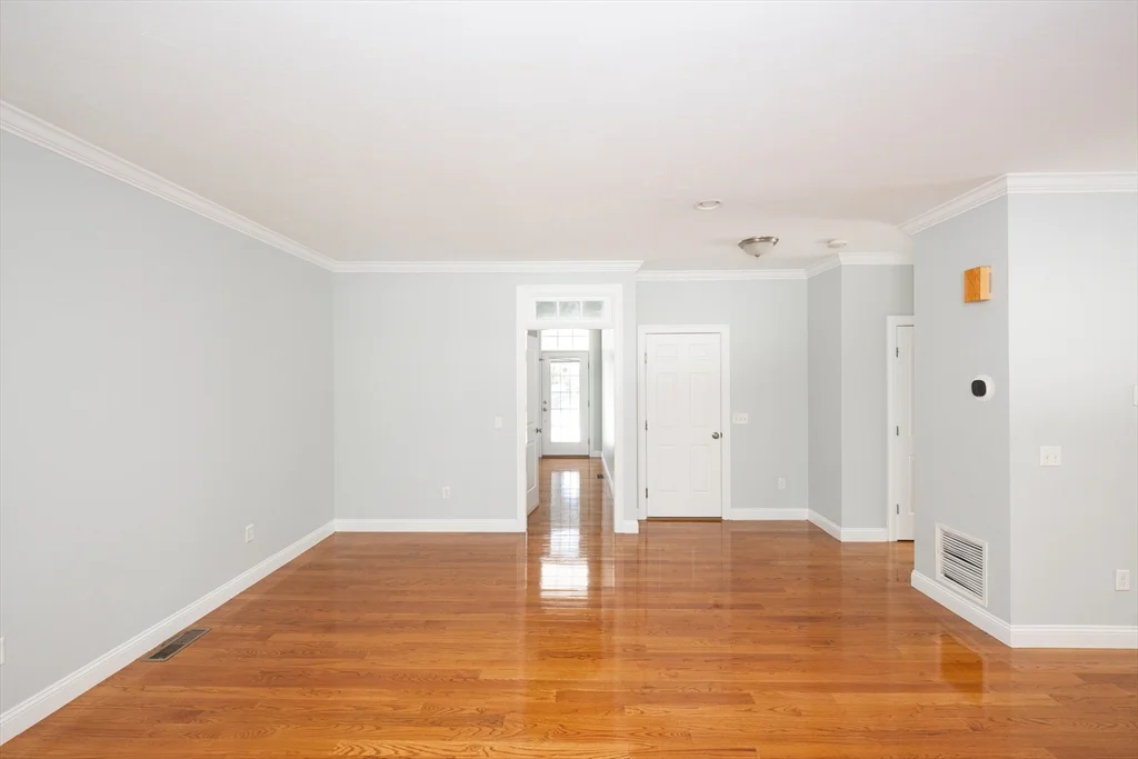 4 Cyrus Way, Northborough