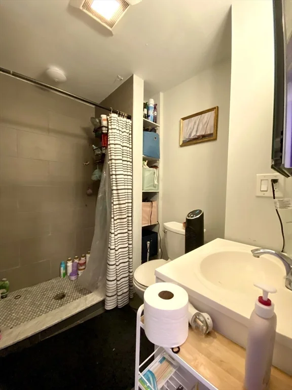 417 Cardinal Medeiros Ave, Wellington-Harrington