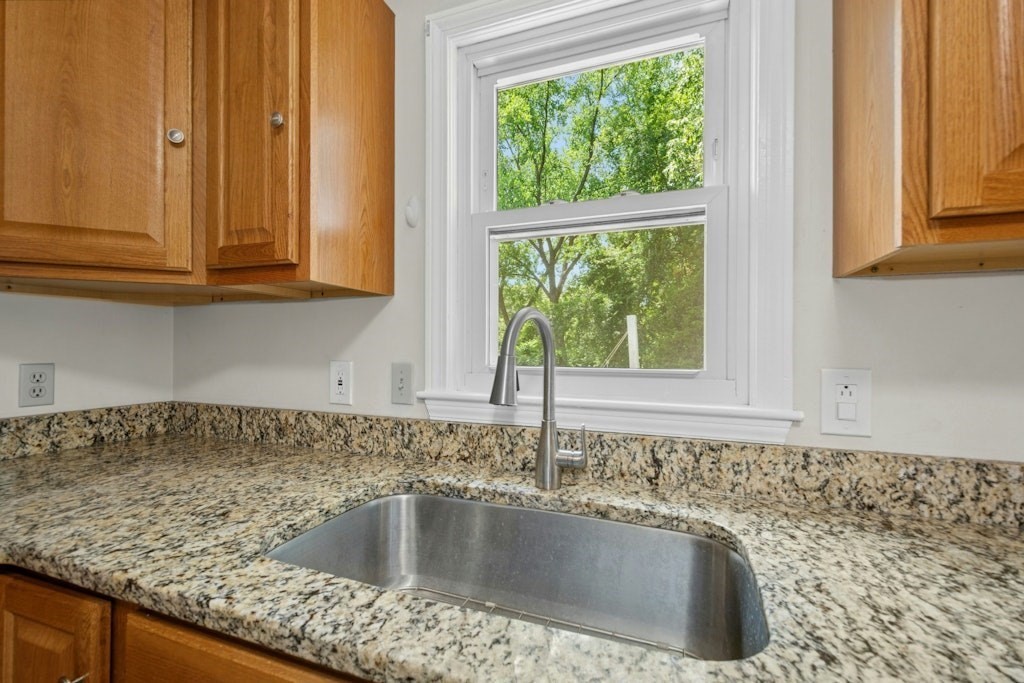 11 Minuteman Way, Shrewsbury