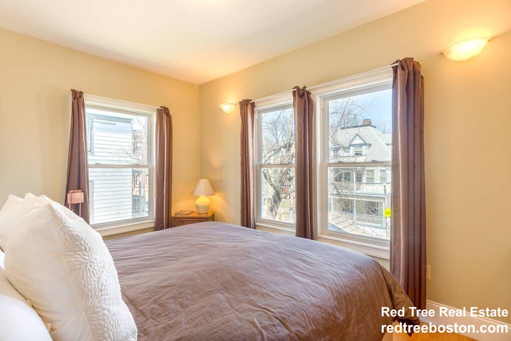 74 Georgia St, Roxbury