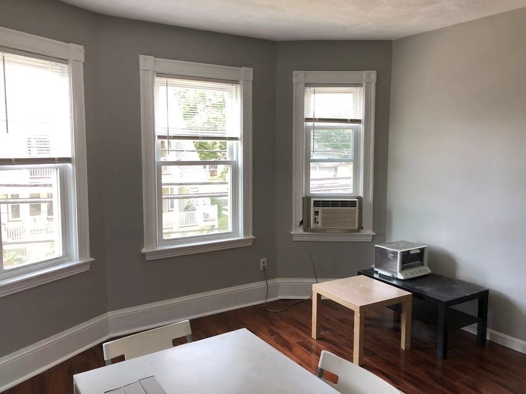 60 Fiske St, Waltham