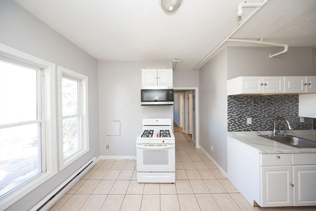 92 Green Hill Pkwa, Worcester