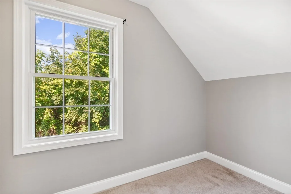 19 Benjamin Ln, Reading