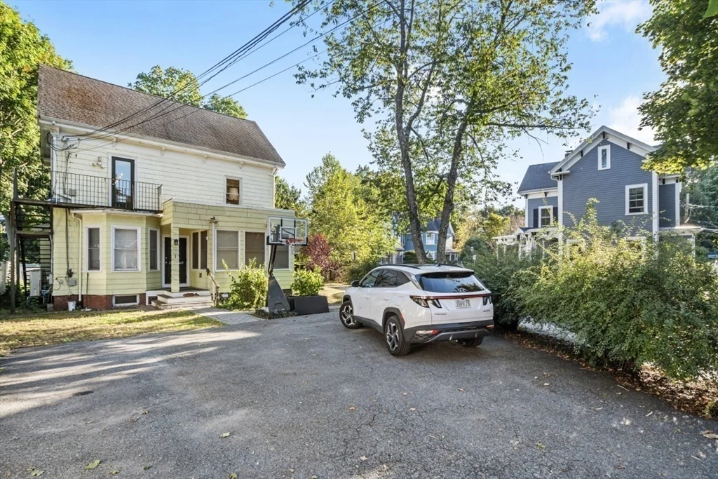 22 Walnut Pl, Newtonville