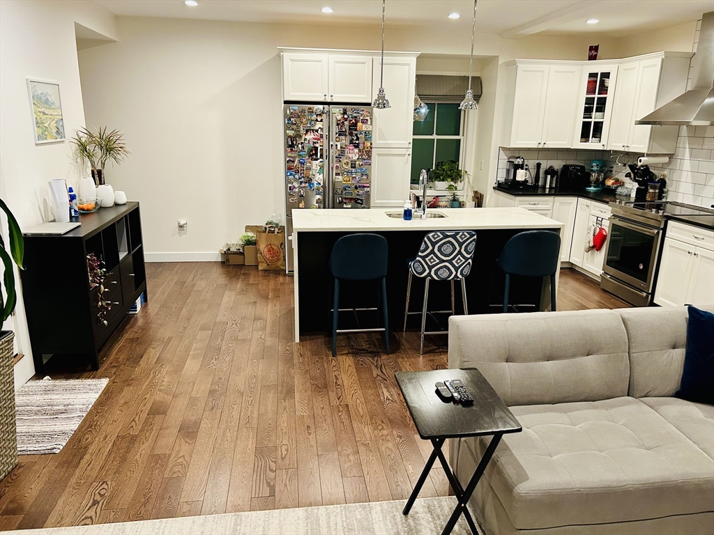 213 E Eagle St, East Boston