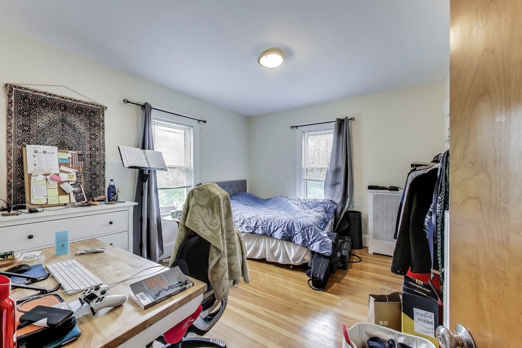 129 Oxford Rd, Newton Center