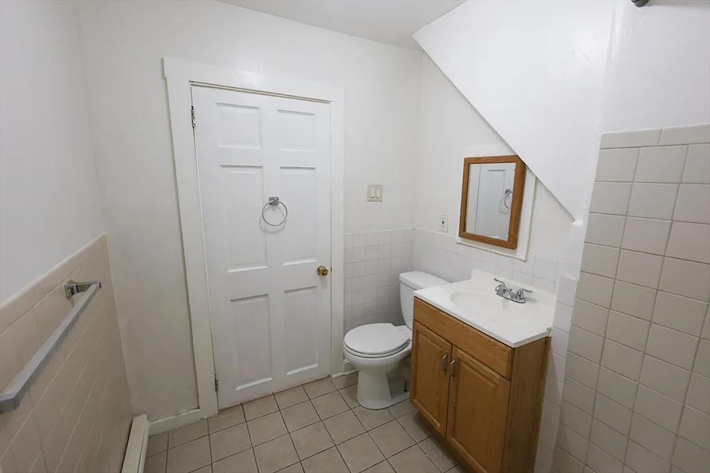 498 Whipple St, Fall River