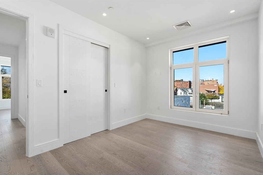 69 Walnut St, Brookline Village