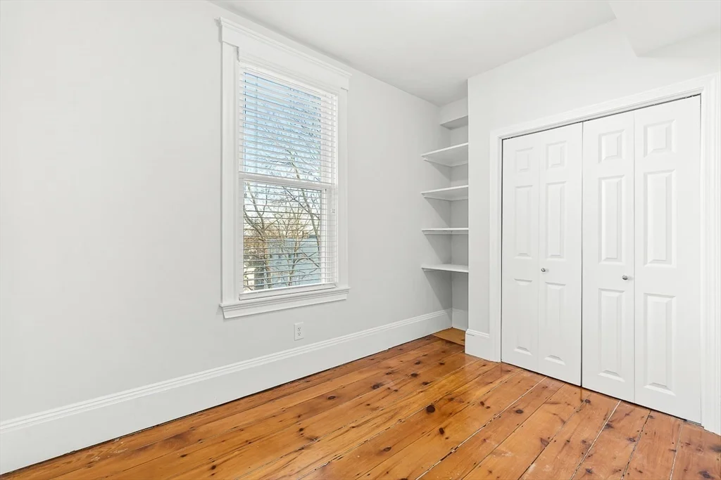 11 Symonds St, Salem