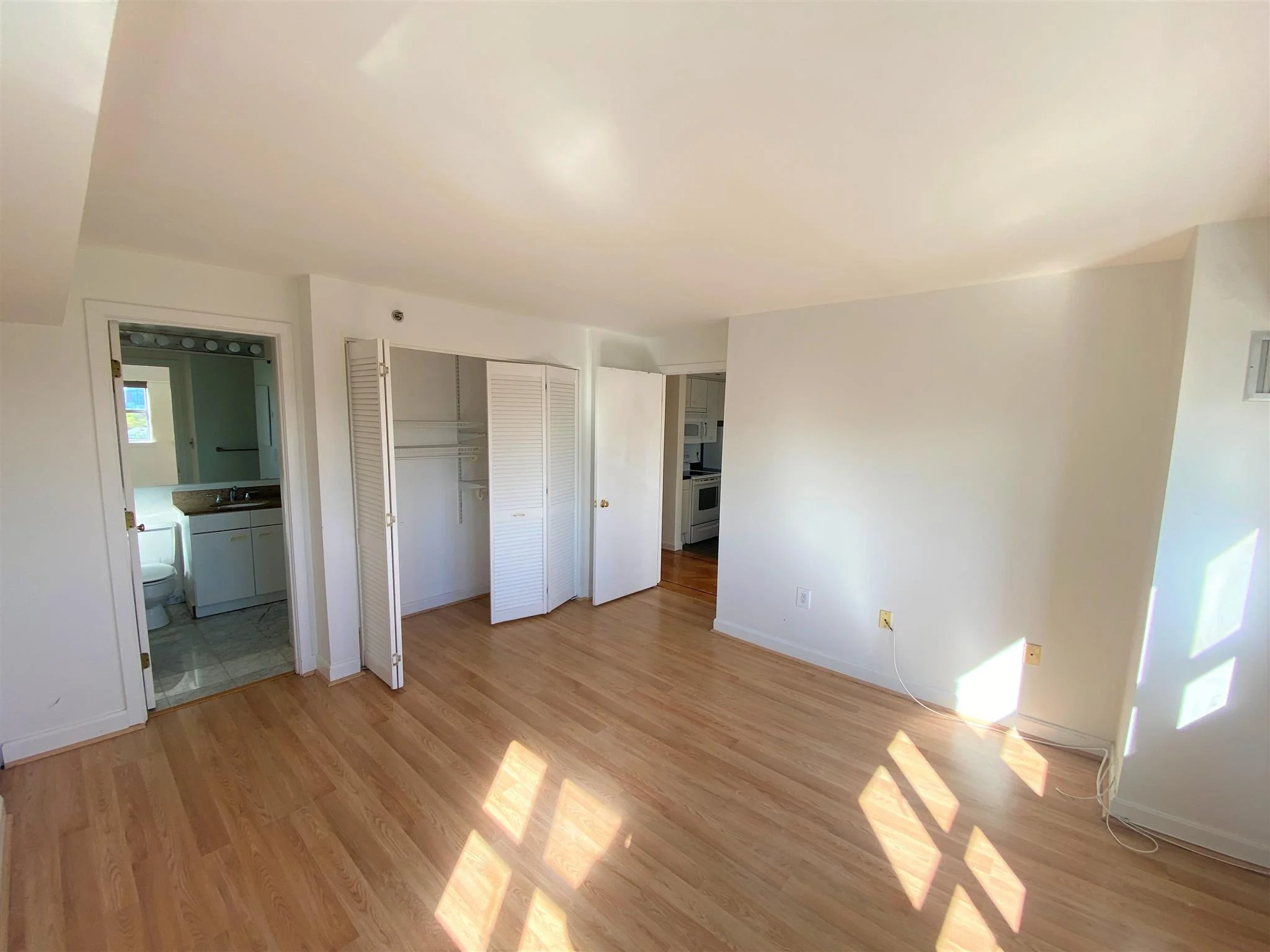 931 Massachusetts Ave, Mid-Cambridge