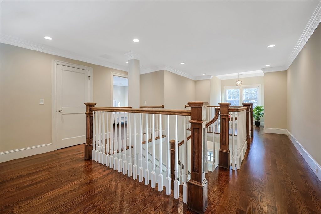 7 Marshall Rd, Wellesley