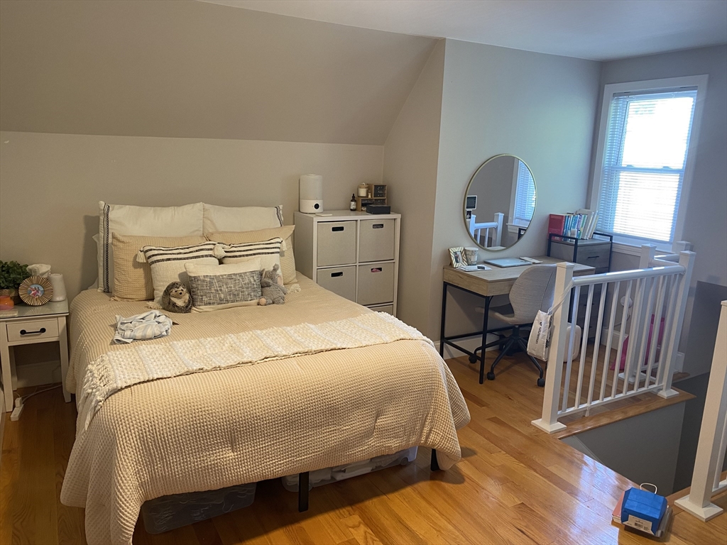 129 Brooks St, Oak Square