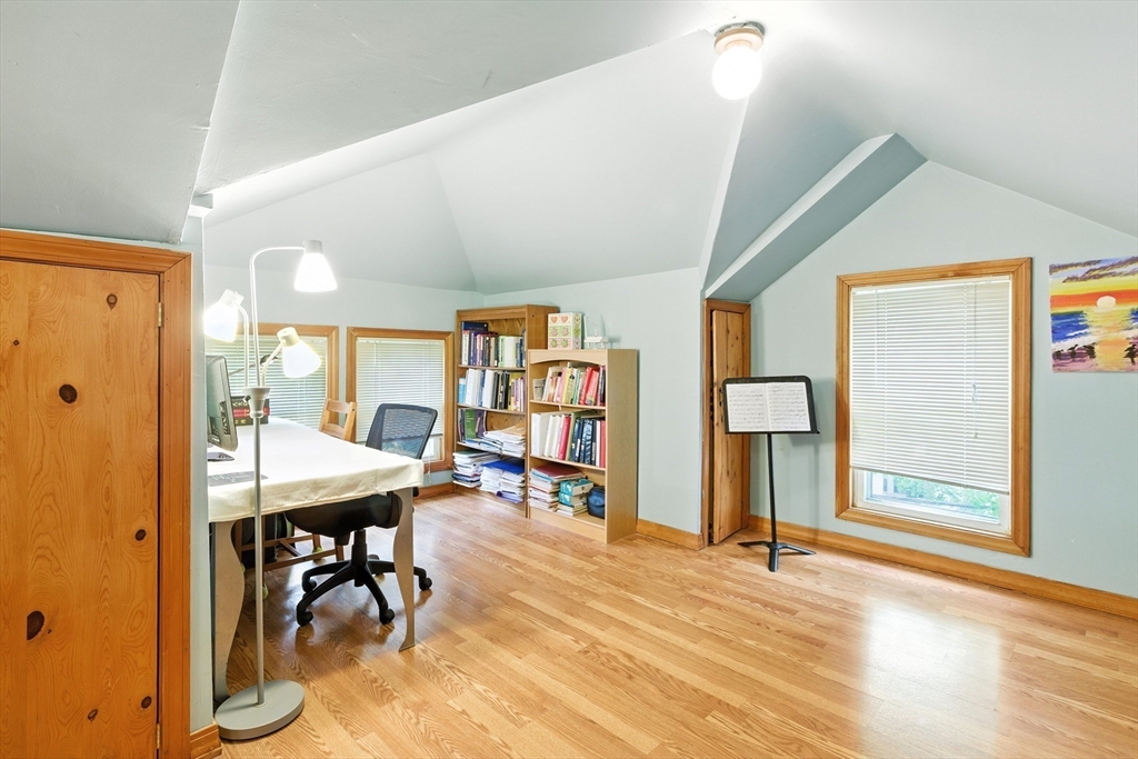 254 Park St, West Roxbury