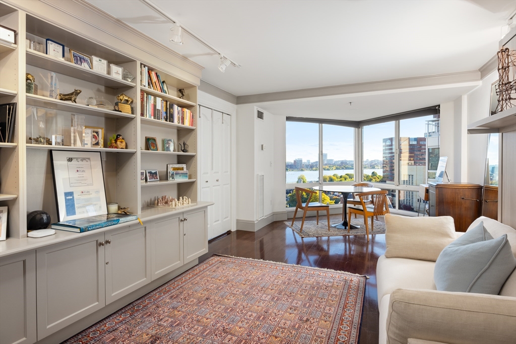 75-83 Cambridge Pkwa, East Cambridge