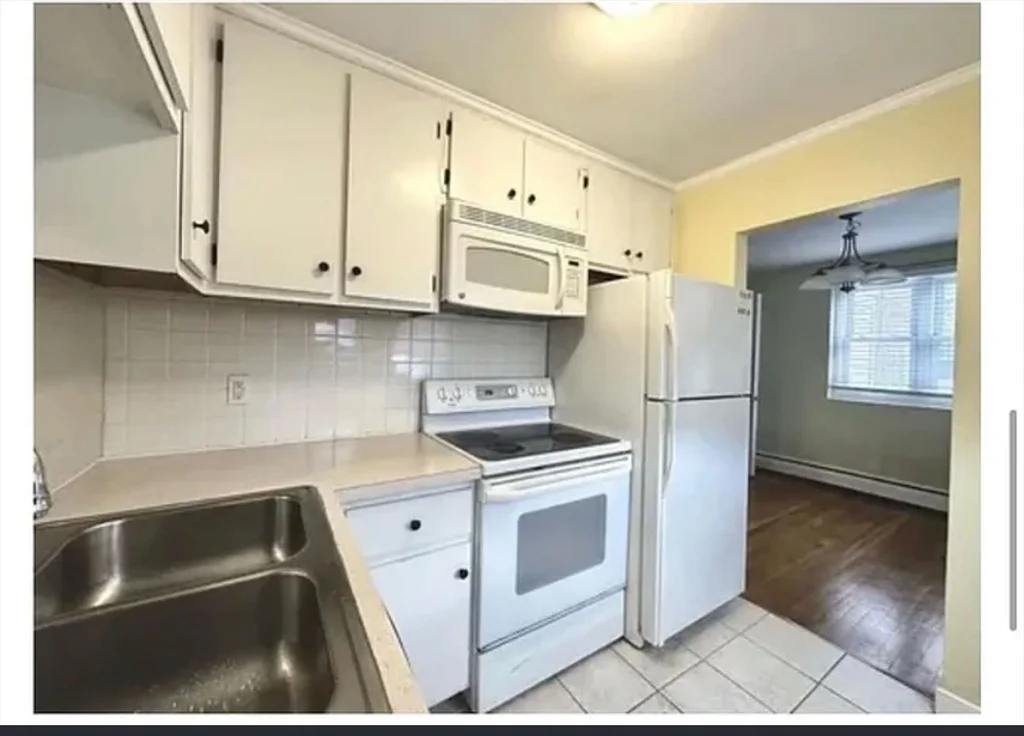 48 Emerson Garden, Lexington
