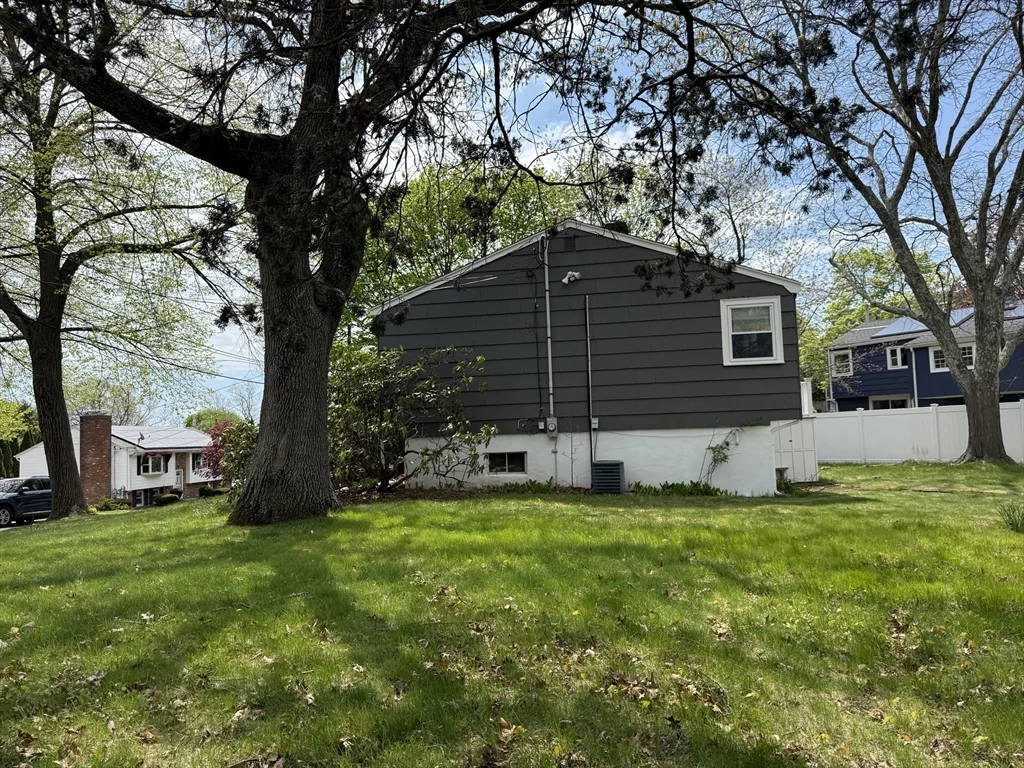 53 Dickson Ave, Arlington
