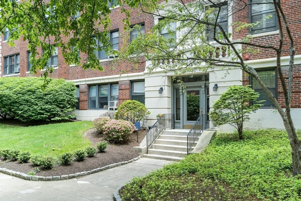 137 Englewood Ave, Brighton