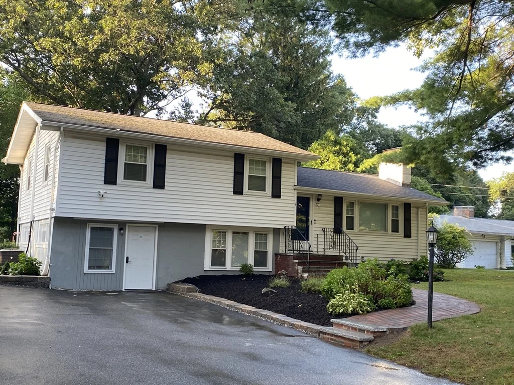 15 Winchester Dr, Lexington