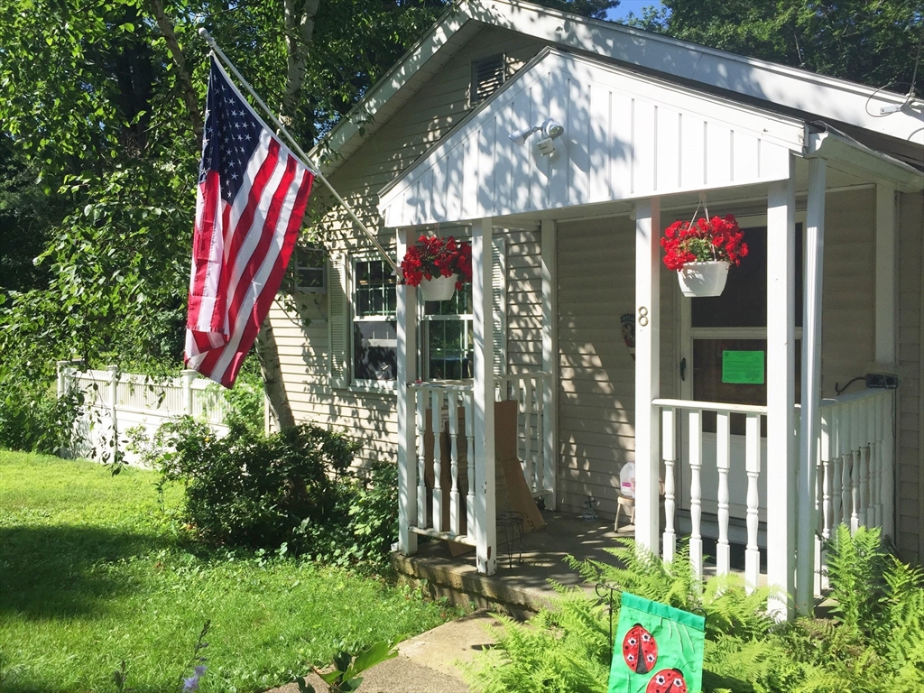 8 Castle Rd, Wayland