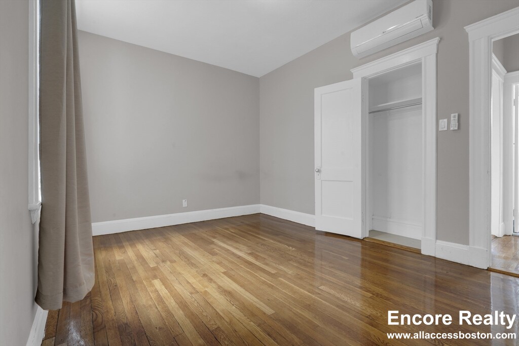 321 Summit Ave, Brighton