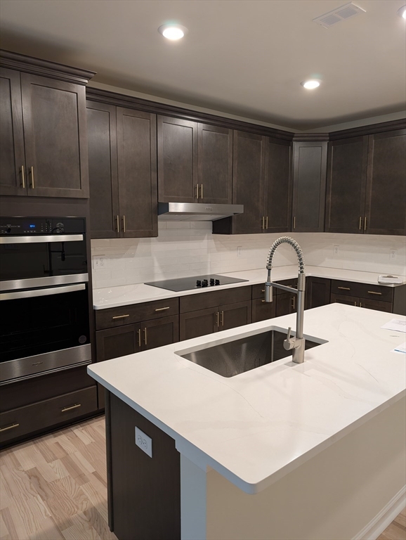 2 Winslow Ln, North Grafton