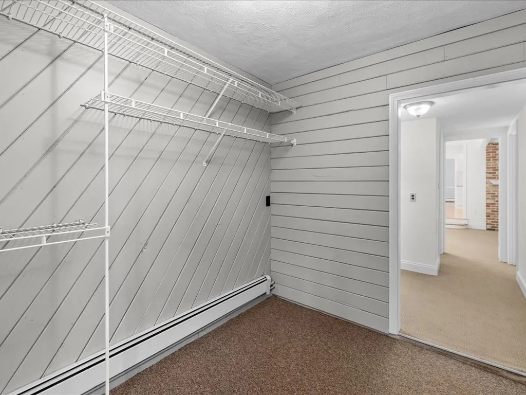 15 Woodridge Rd, Dover