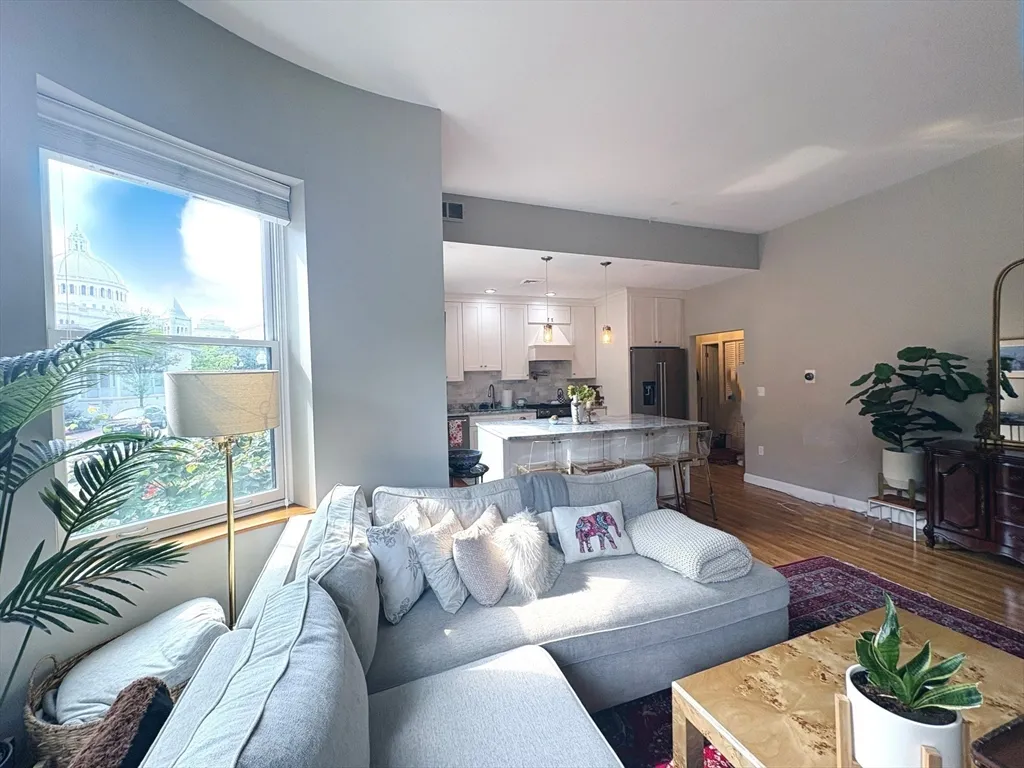 12 Cumberland St, Back Bay