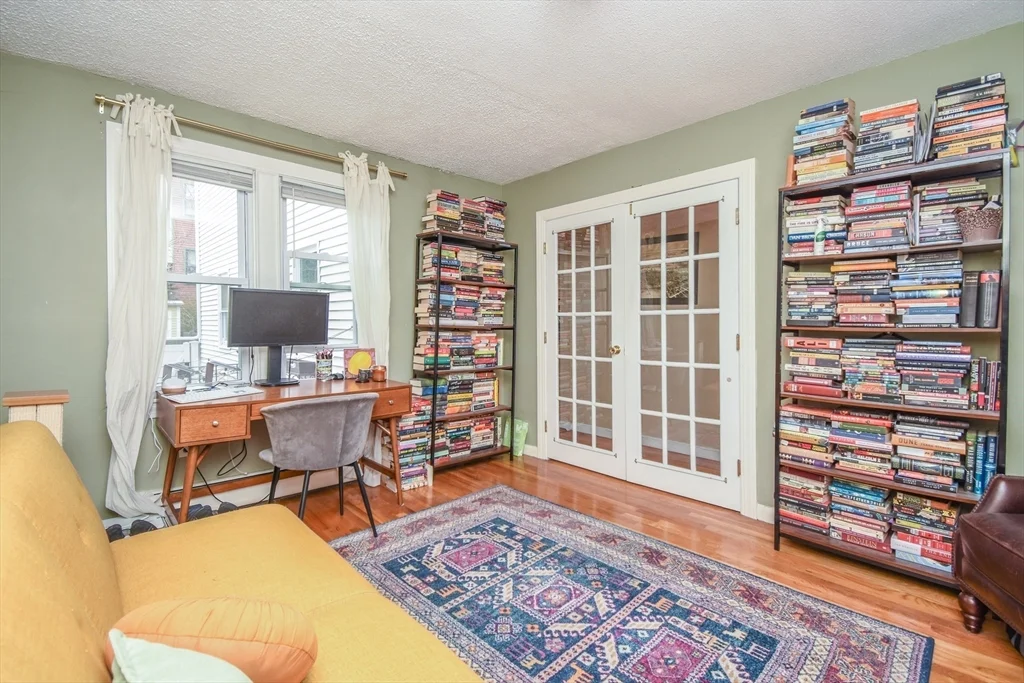 99 Bartlett St, Charlestown