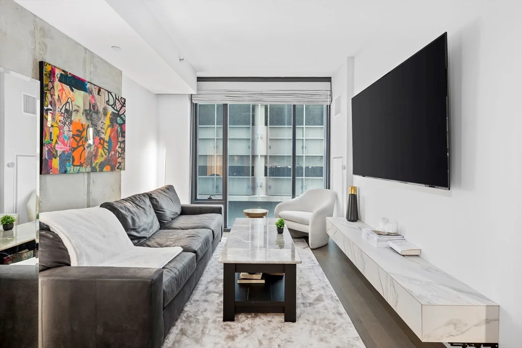 55 Lagrange, Downtown