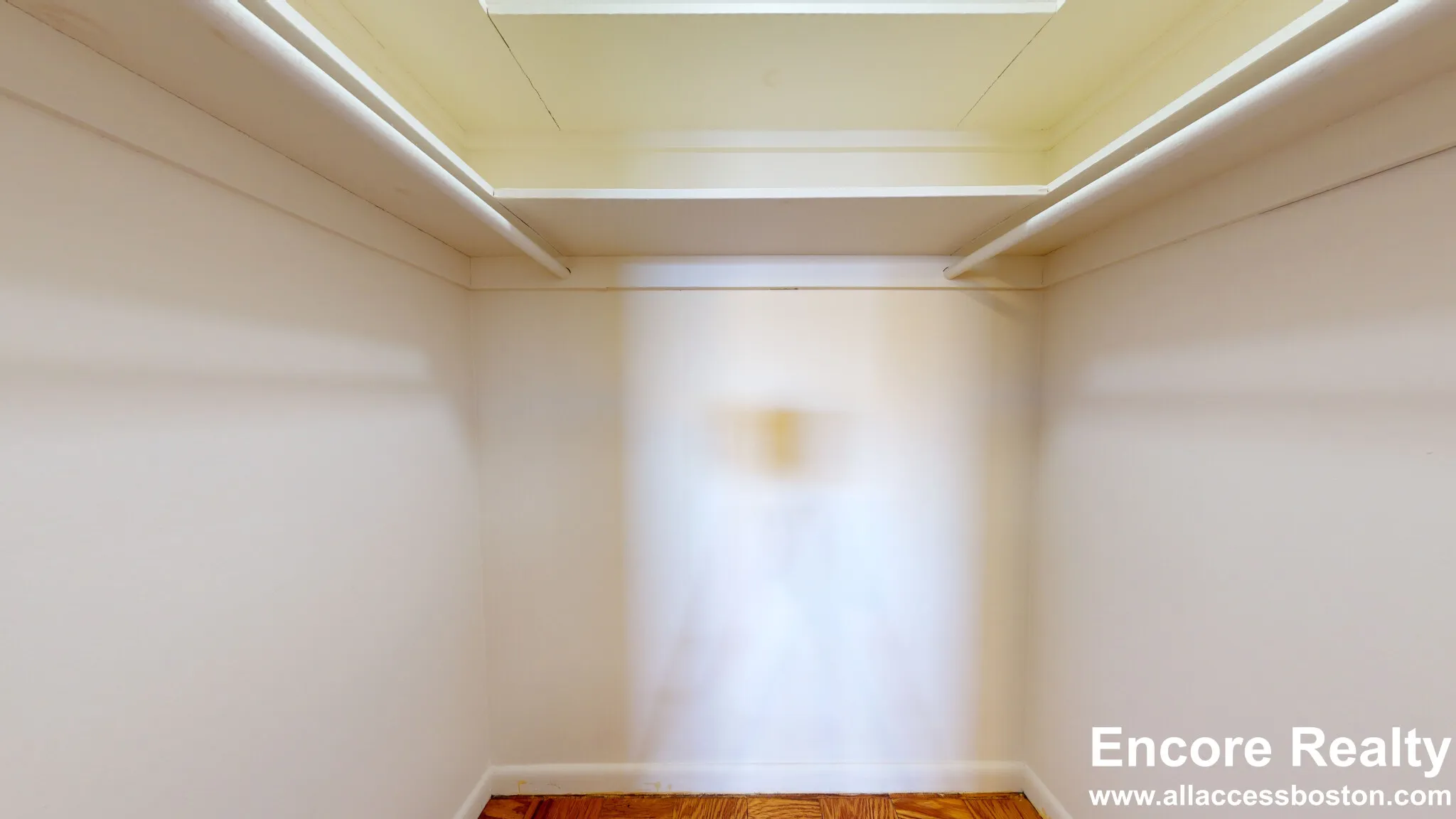 101 Monmouth Ct, Longwood