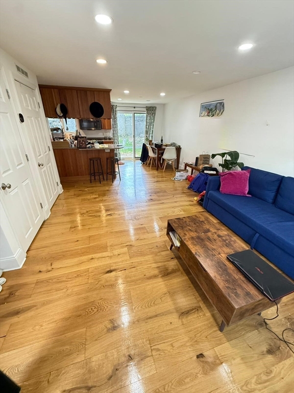 715 Hammond St, Chestnut Hill