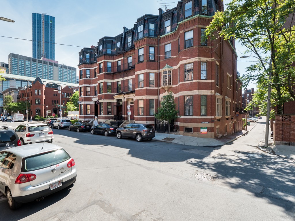 30 Gloucester St, Back Bay