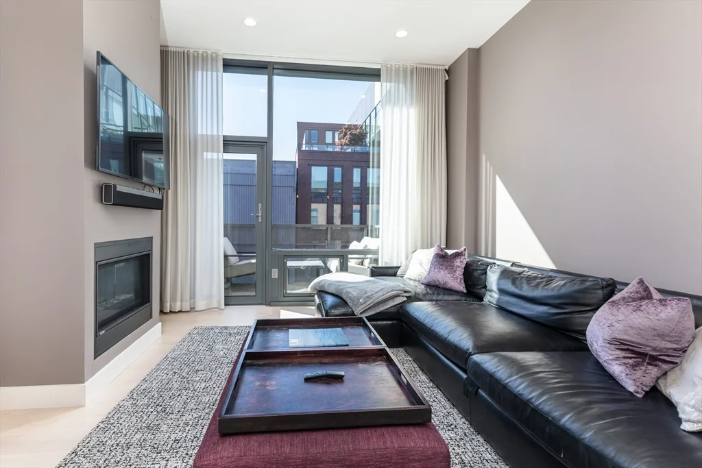 32 Traveler St, South End