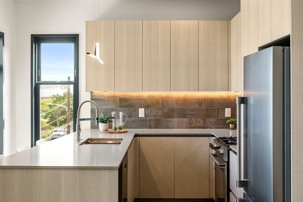 211 Condor St, East Boston