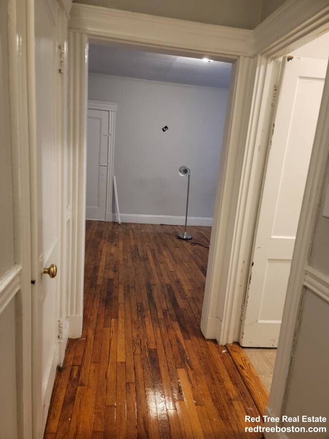 Studio bed, 1 bath apartment for rent at 368 Riverway Unit 5, Jamaica Plain — photo 5 of 8