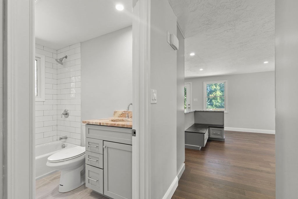 17 Minuteman Ln, Plymouth