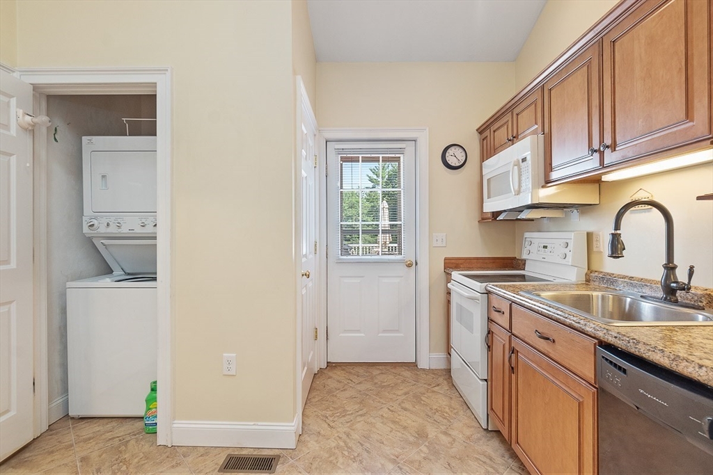 7 Charles Pl, Pepperell