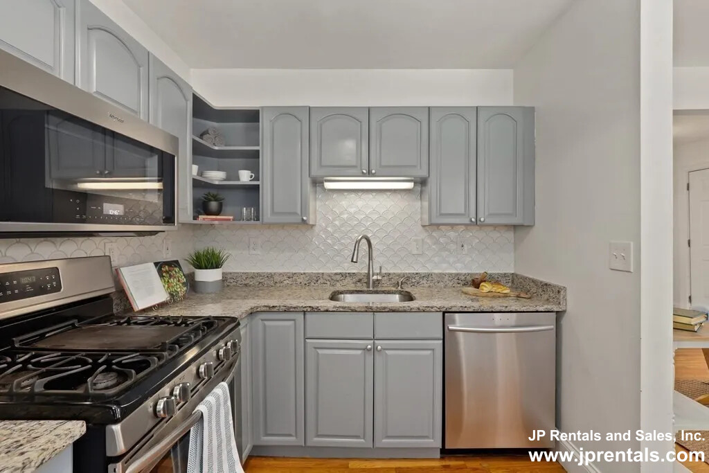 19 Norfolk St, Roxbury