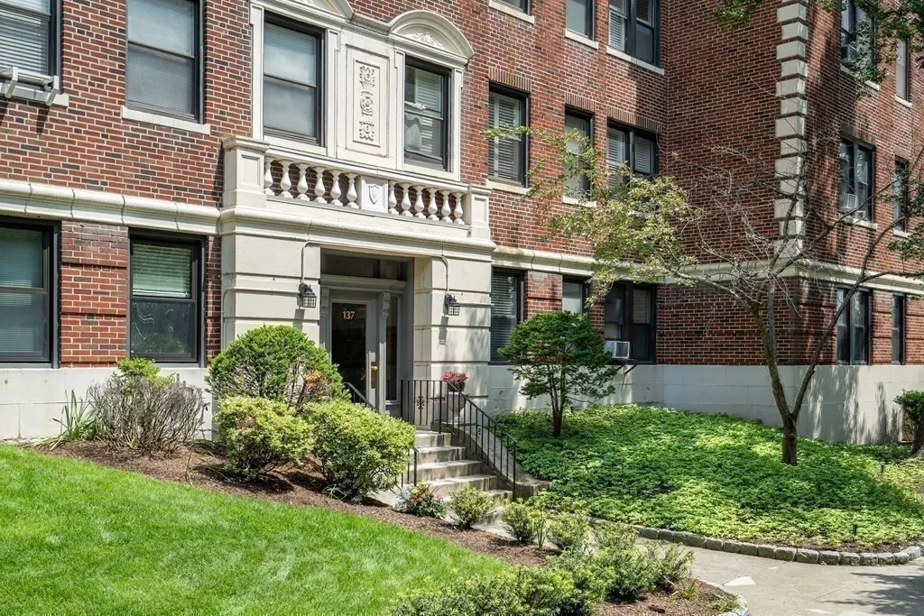 137 Englewood Ave, Brighton