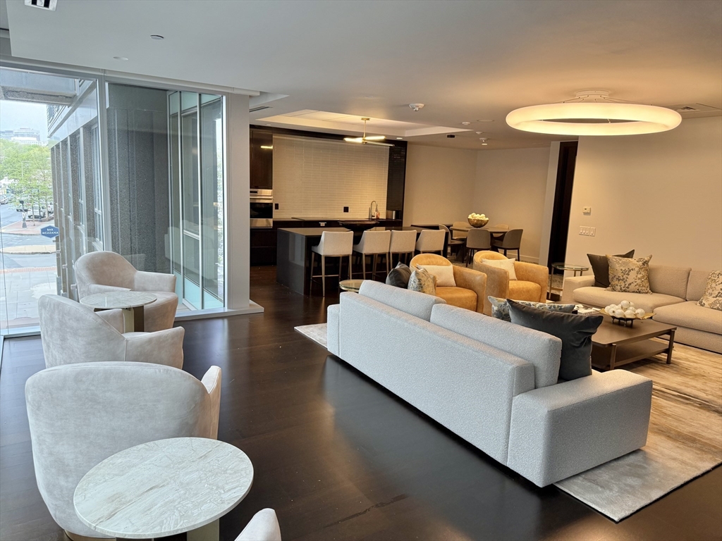 32 Traveler St, South End