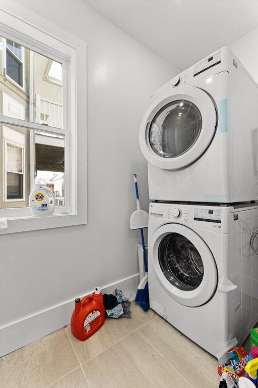 97 Hillside St, Mission Hill