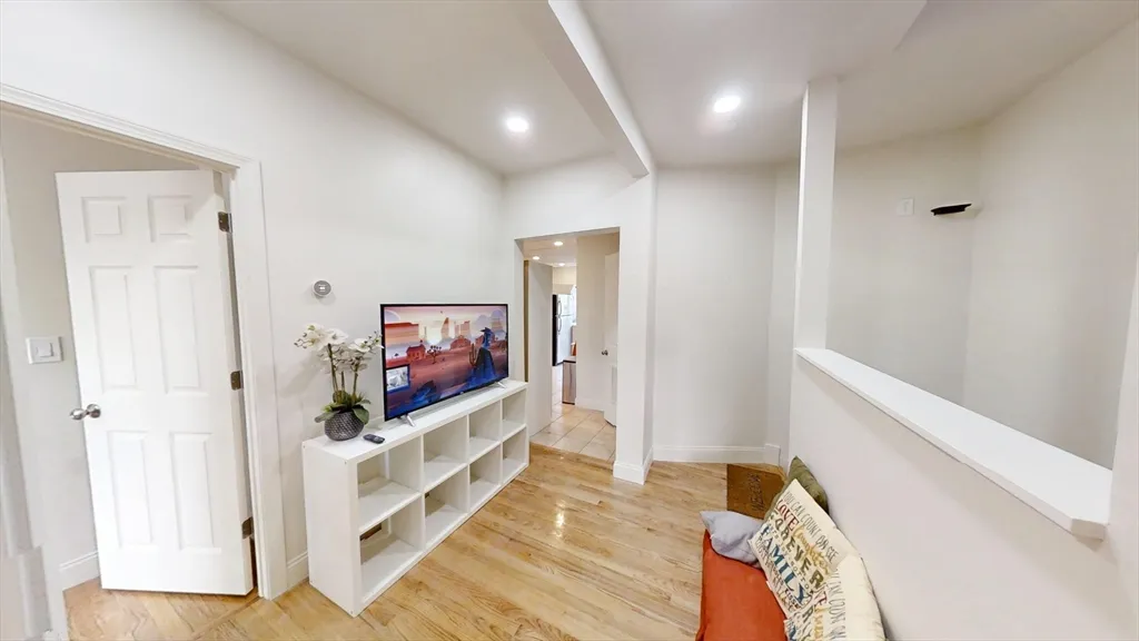 130 West 8th St, South Boston