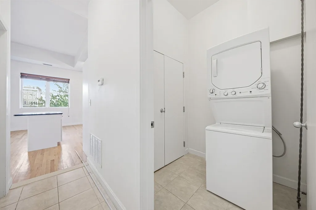 156 Chelsea St, East Boston