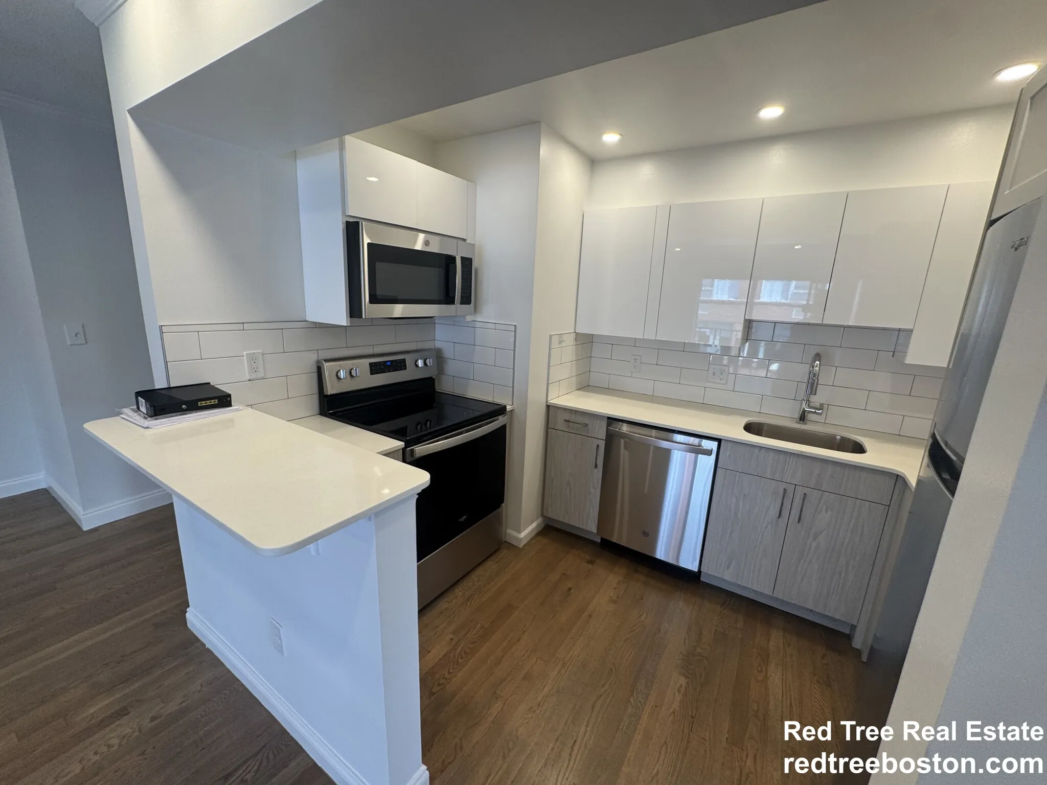 320 Hammond Pond Pkwa, Chestnut Hill