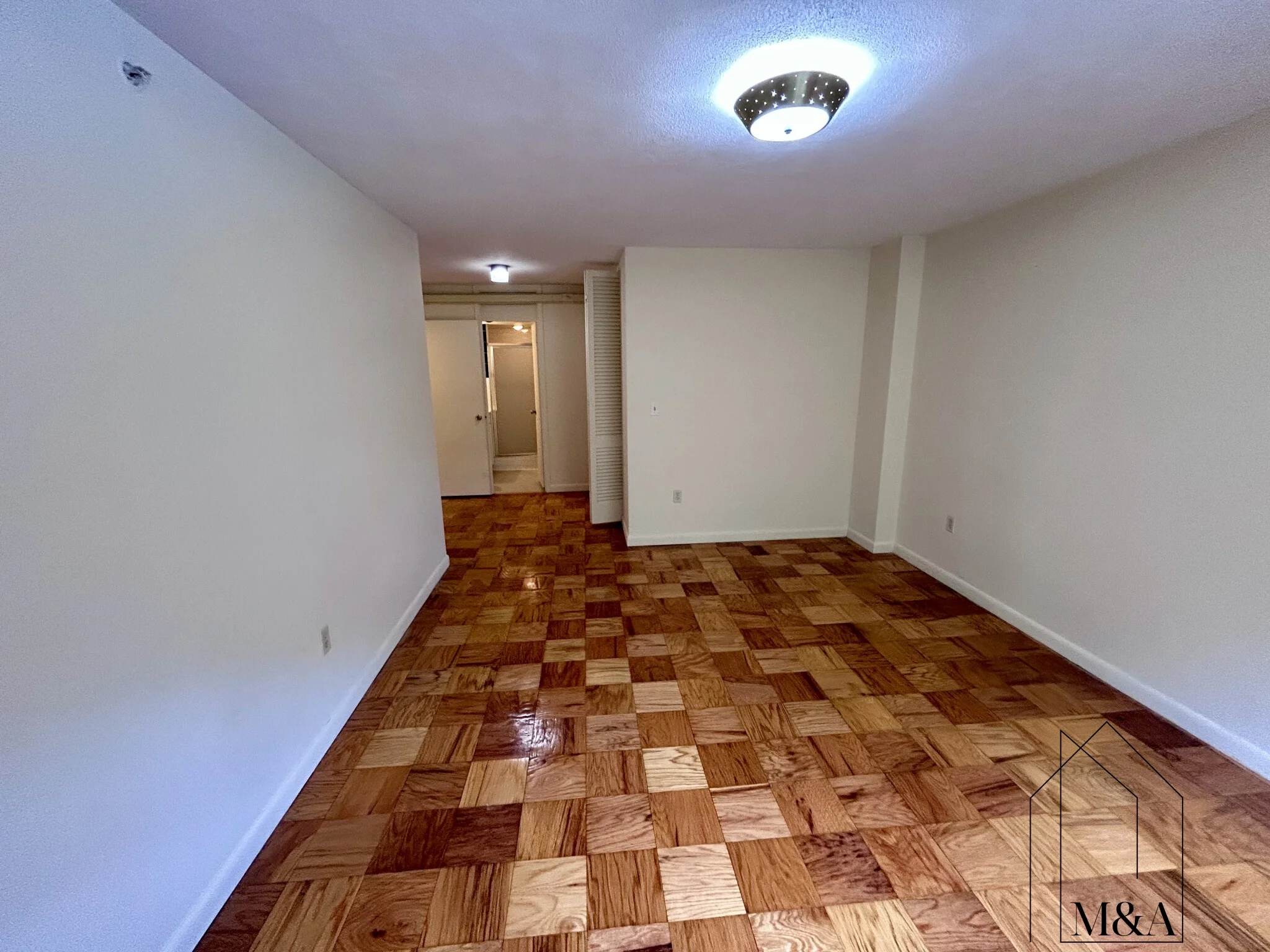 101 Monmouth St, Longwood