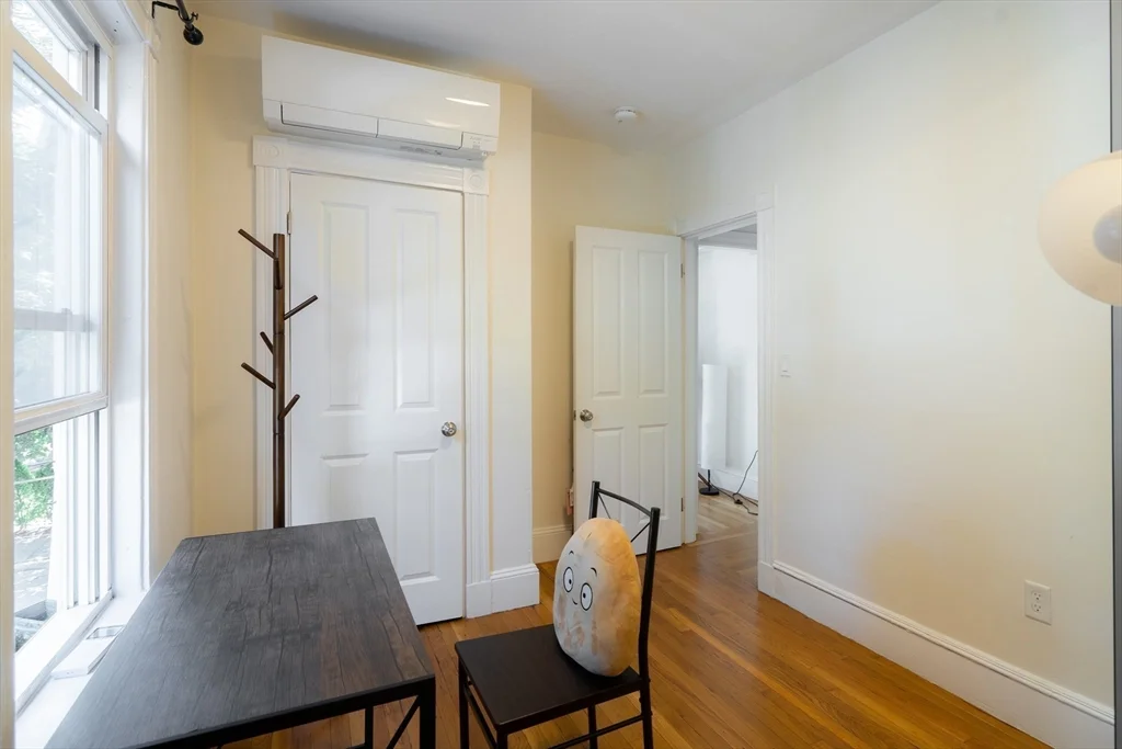 4 Hardwick St, Cambridgeport