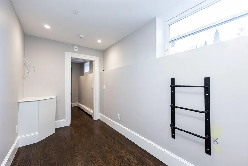 85 Regent St, Roxbury